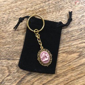 NWOT Filagree dusty rose butterfly cameo charm keychain